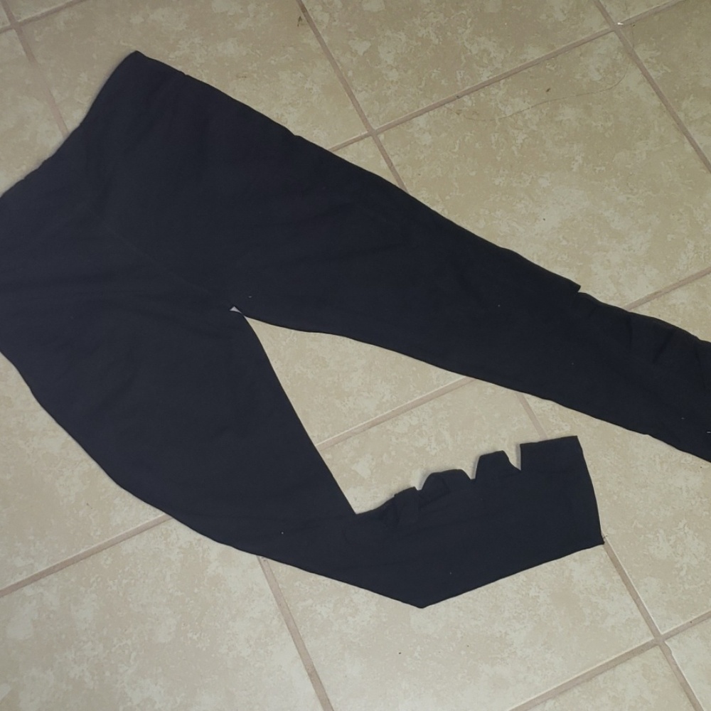 Black crop leggings